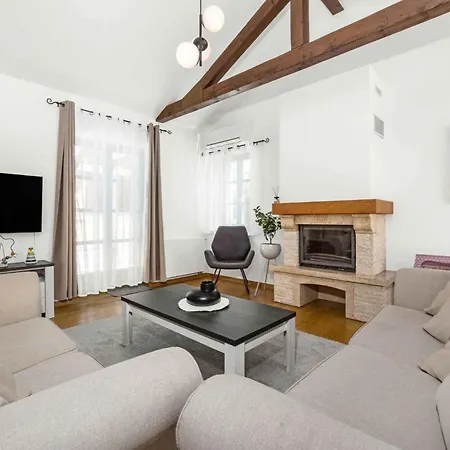 In - Istrien 50092 Holiday home *